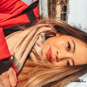 Meet your Posher, Christine Lana!